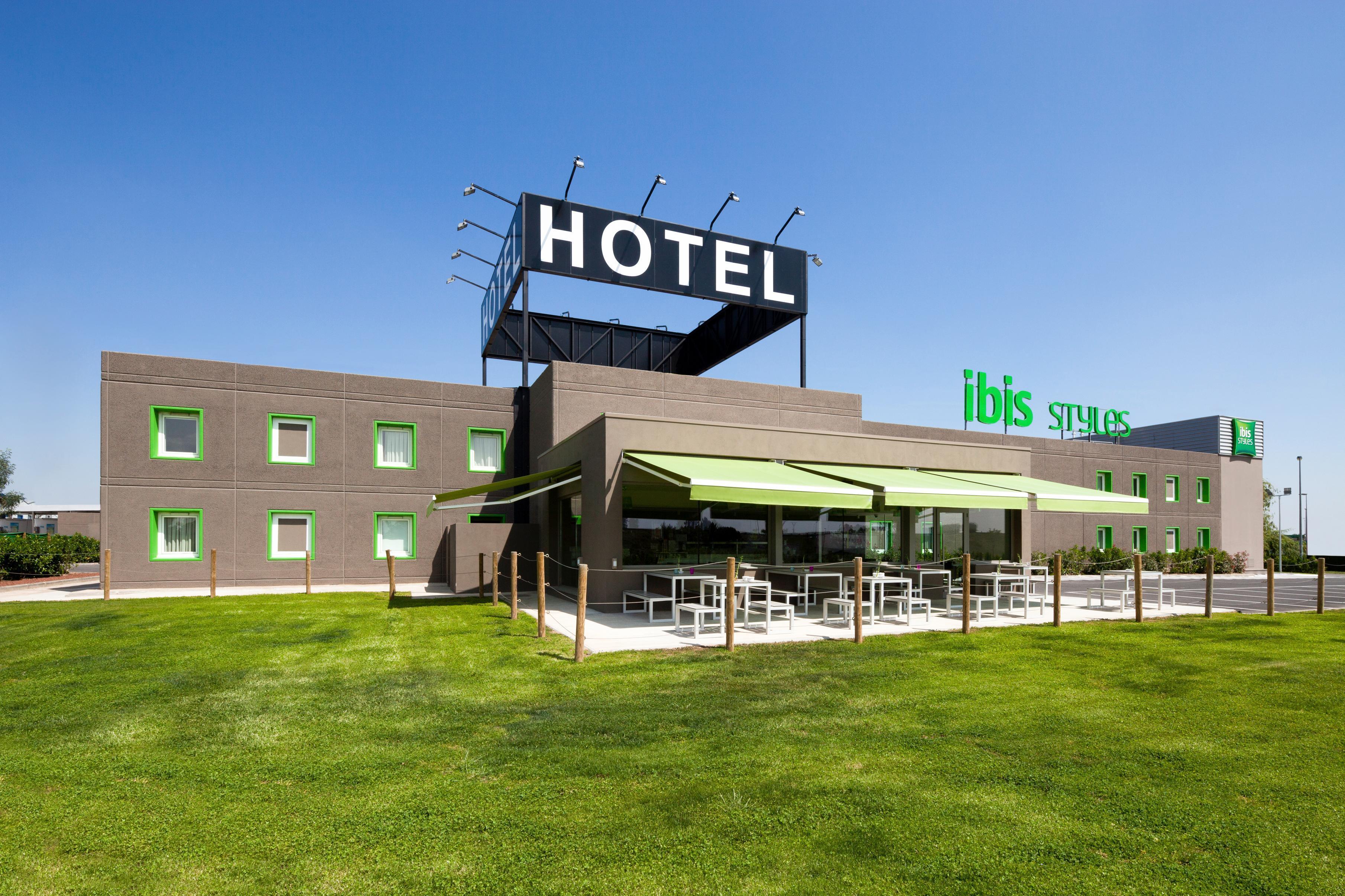 Hotel Ibis Styles Lleida Torrefarrera Eksteriør billede