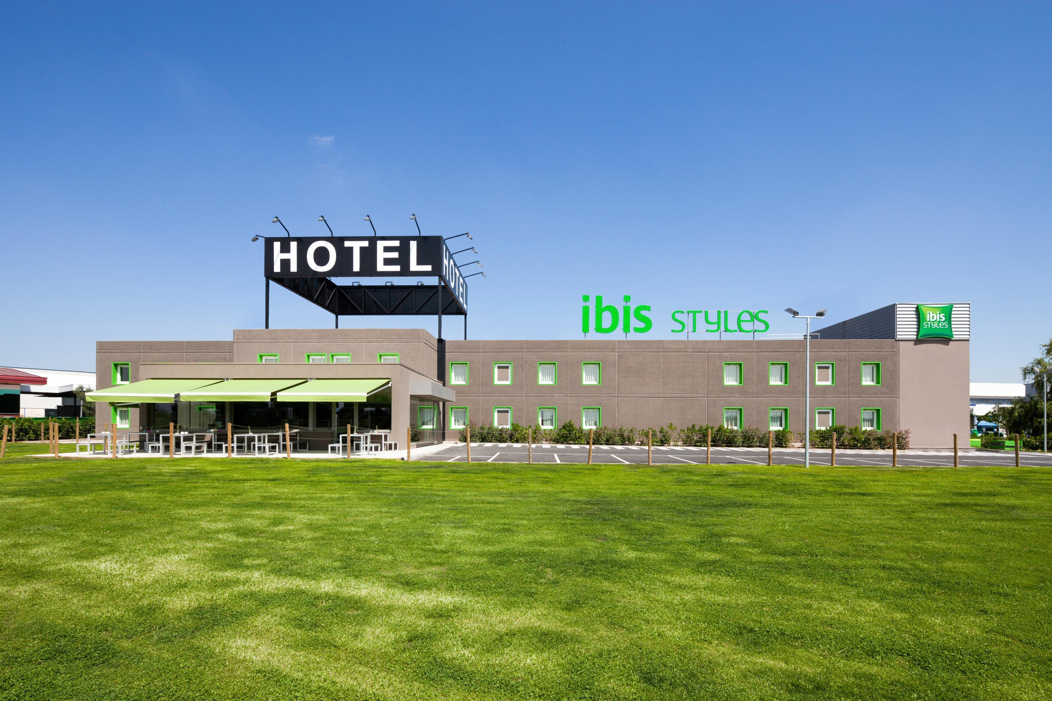 Hotel Ibis Styles Lleida Torrefarrera Eksteriør billede